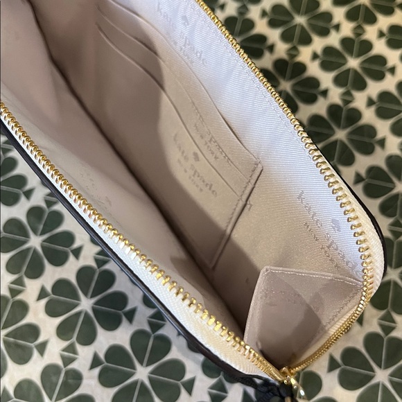 ♠️kate spade Disney X KSNY Chip N Dale Medium Wristlet, Meringue Multi NWT